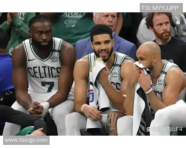 菲尼克斯太阳与对手激烈对决，力争季后赛席位全力拼搏